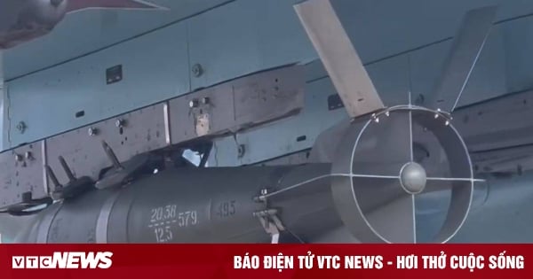 Tại sao binh sĩ Ukraine ám ảnh trước Su-34 mang bom lượn của Nga?