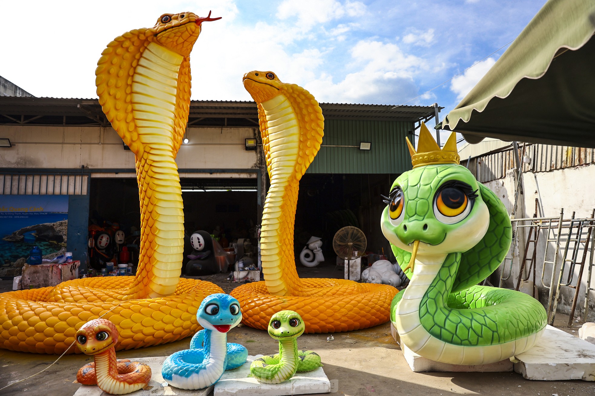 Admire the giant snake mascot worth 500 million VND in Ho Chi Minh City photo 15