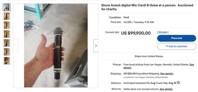 Chiếc micro rapper Cardi B dùng để ném vào khán giả được đem ra... đấu giá - 1