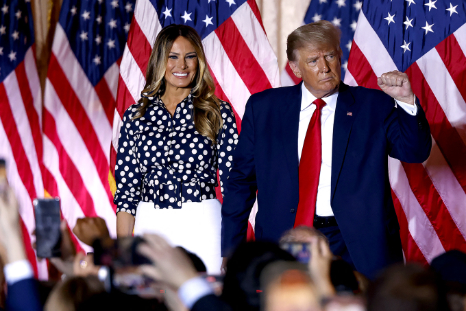 Frau Melania und ihr Ehemann bei der Zeremonie zur Bekanntgabe von Trumps Kandidatur für das Weiße Haus in Mar-a-Lago am 15. November 2022. Foto: AFP