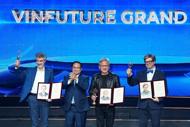 Professor Yoshua Bengio (far left)