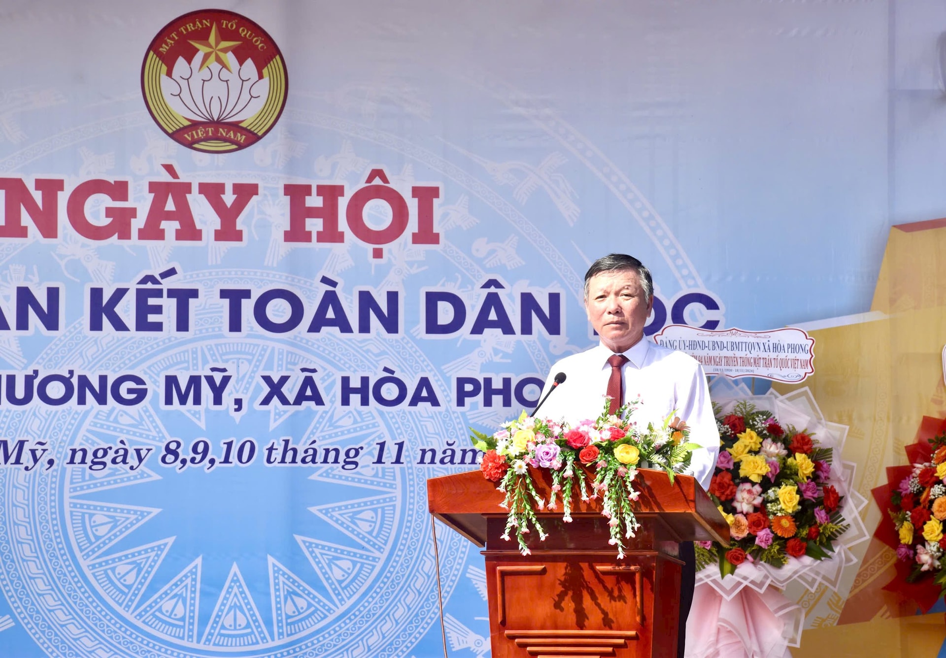 Chủ tịch Ủy ban MTTQ Việt Nam thành phố Đà Nẵng Lê Văn Trung, phát biểu tại Ngày hội Đại đoàn kết toàn dân tộc thôn Khương Mỹ sáng 10/11. Ảnh: Thanh Tùng