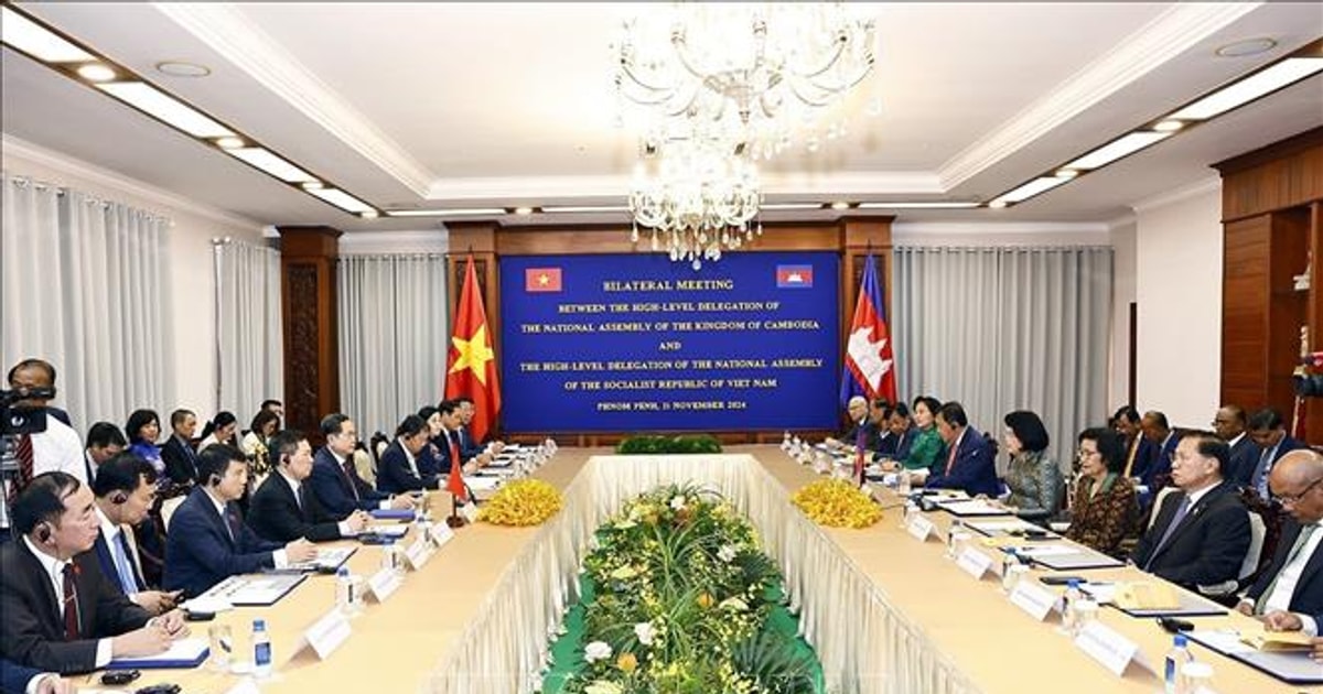 El presidente de la Asamblea Nacional, Tran Thanh Man, mantiene conversaciones con el presidente de la Asamblea Nacional de Camboya