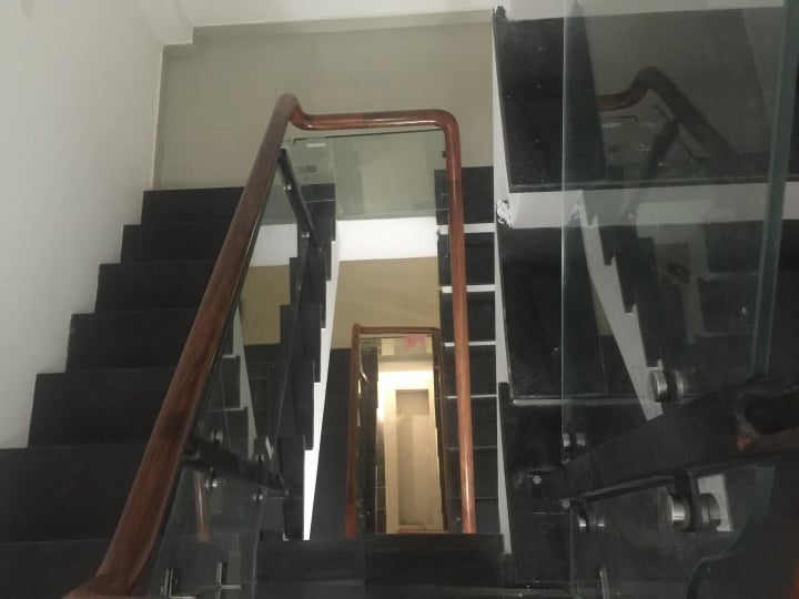 How to choose non-slip stair tiles - 1