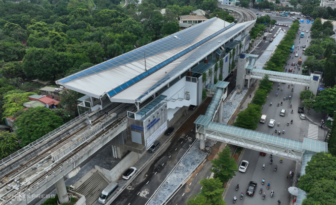 8 elevated stations have been basically completed, in the photo of elevated station S8 (University of Transport area). Photo: Pham Chieu