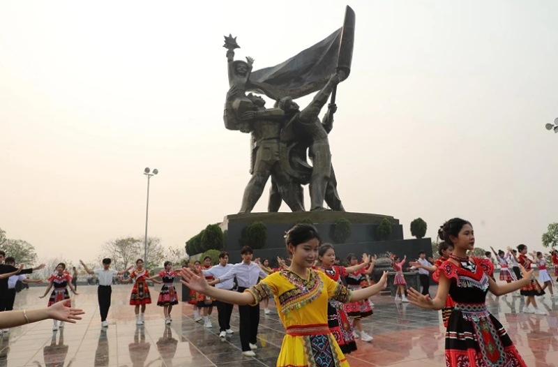 hon 2200 hoc sinh sinh vien tinh dien bien trinh dien dan vu duong pho hinh 1