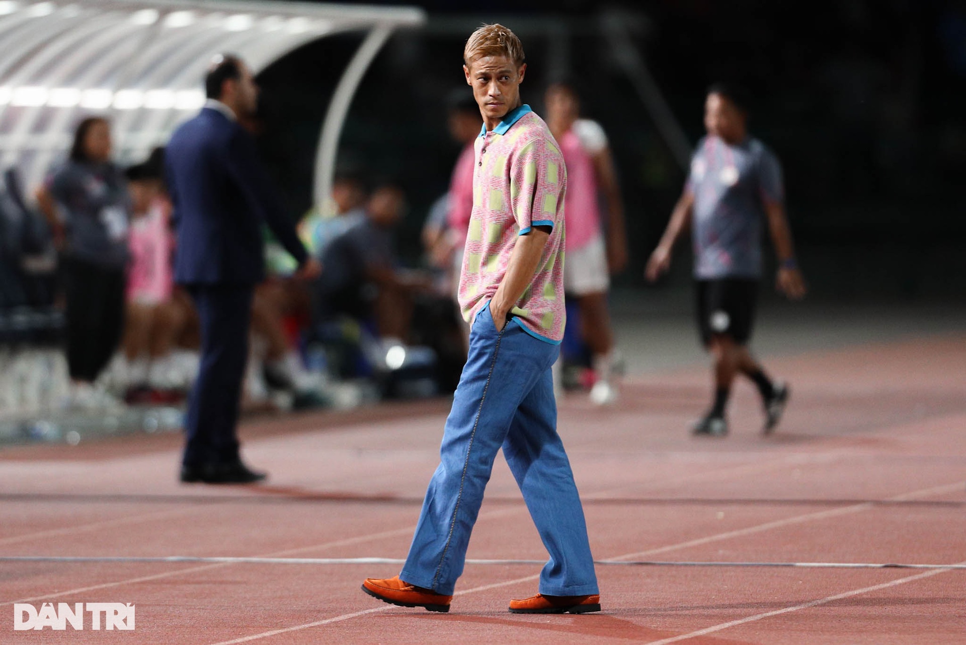 Cái cúi đầu tiếc nuối của Keisuke Honda khi Campuchia bị cầm hòa phút cuối - 3