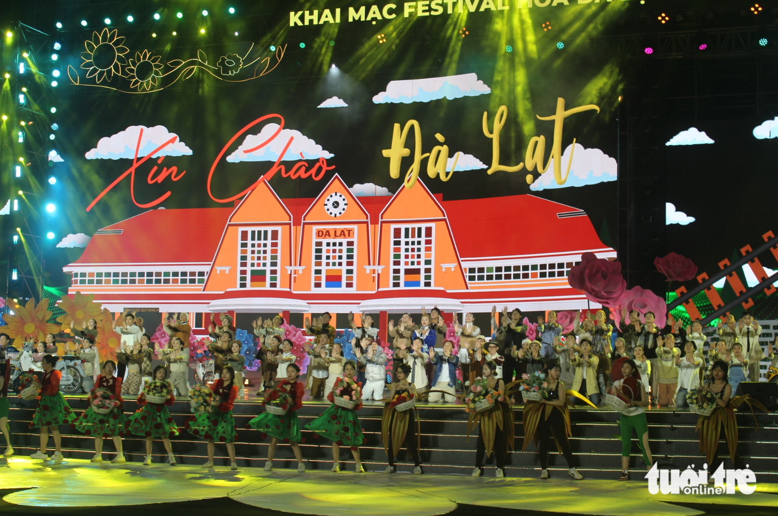 Học sinh Đà Lạt được nghỉ học buổi chiều ngày khai mạc festival hoa - Ảnh 1.