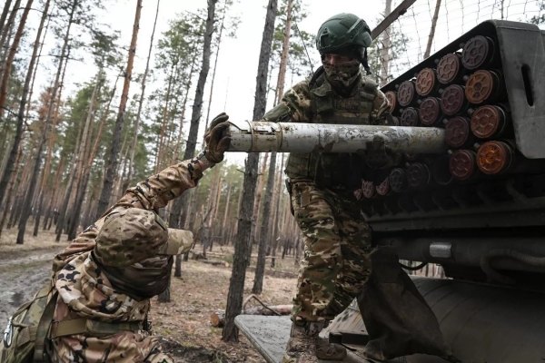 Американские солдаты присутствовали на поле боя в Украине; Россия увеличивает численность своих вооруженных сил