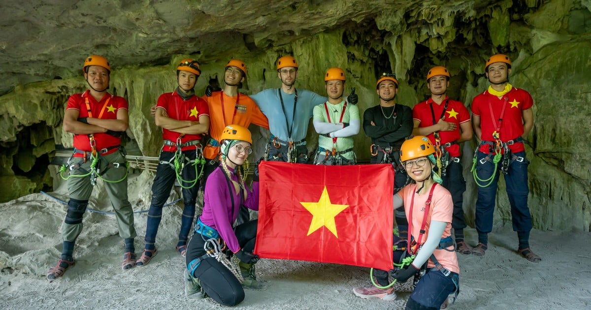 Difundiendo el espíritu del Día Nacional desde Phong Nha – Ke Bang World Heritage