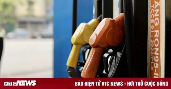 Gasoline price today 12/7: World continues to decrease