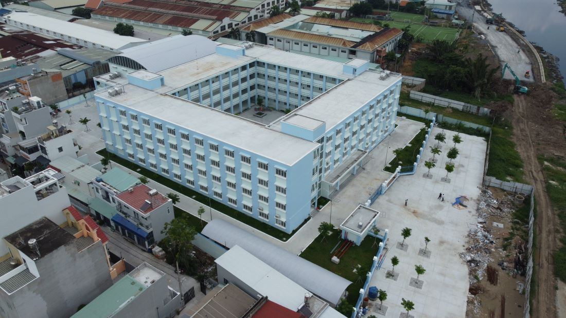 L'école primaire Dinh Cong Trang, quartier d'An Lac, est construite sur une superficie de 12 987,50 m2, comprenant 28 salles de classe et 980 élèves.