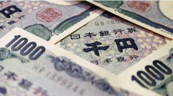 Japanese Yen Adjusts Mixedly at Banks