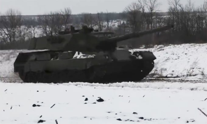 Xe tăng Leopard 1A5 của Ukraine hoạt động tại tỉnh Kharkov ngày 27/11. Ảnh: AFP