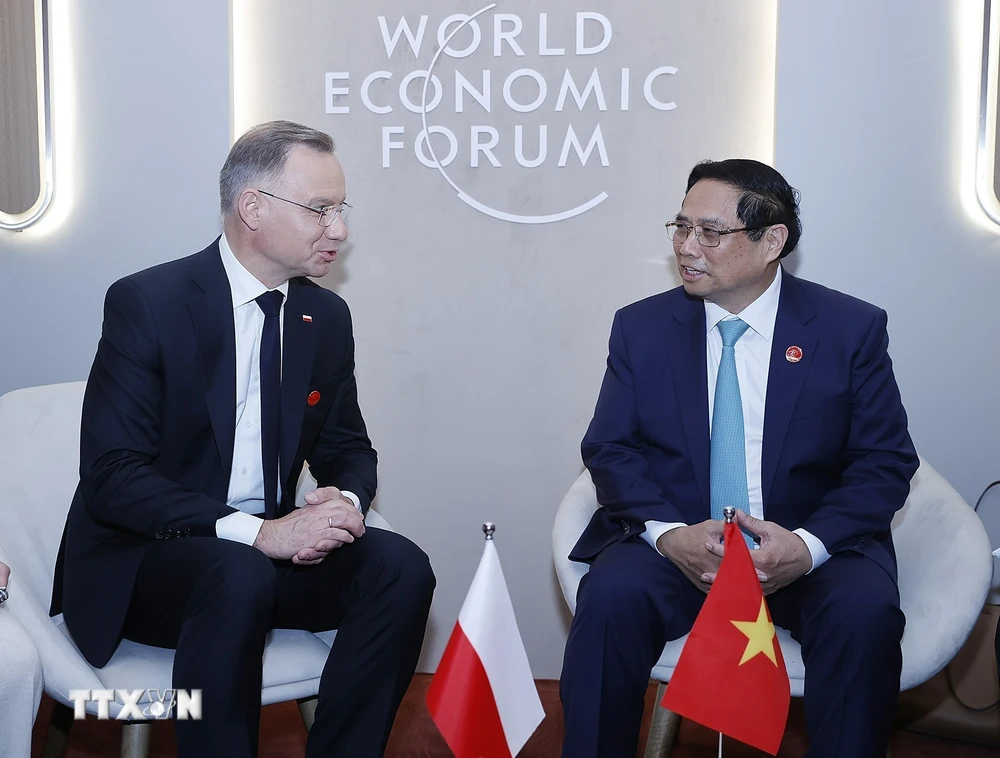 Premierminister Pham Minh Chinh trifft sich mit dem polnischen Präsidenten Andrzej Sebastian Duda. Foto: Duong Giang/VNA