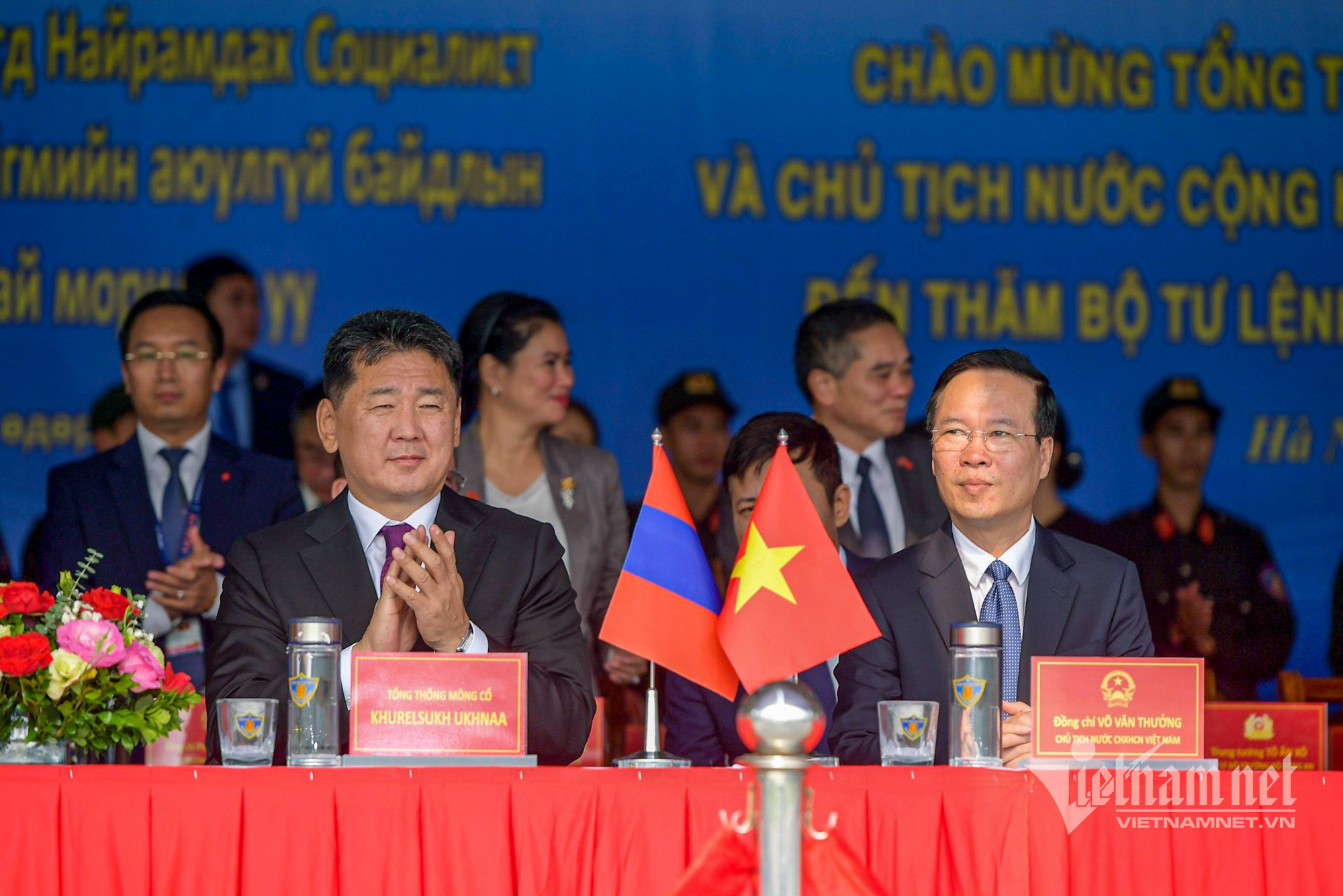 President and President of Mongolia watch cavalry and martial arts performance