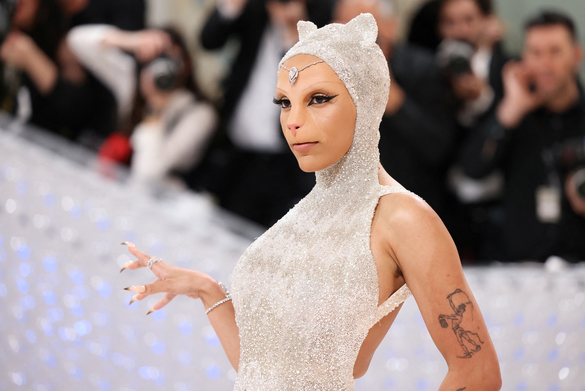 Những trang phục độc, lạ tại Met Gala 2023 - Ảnh 5.