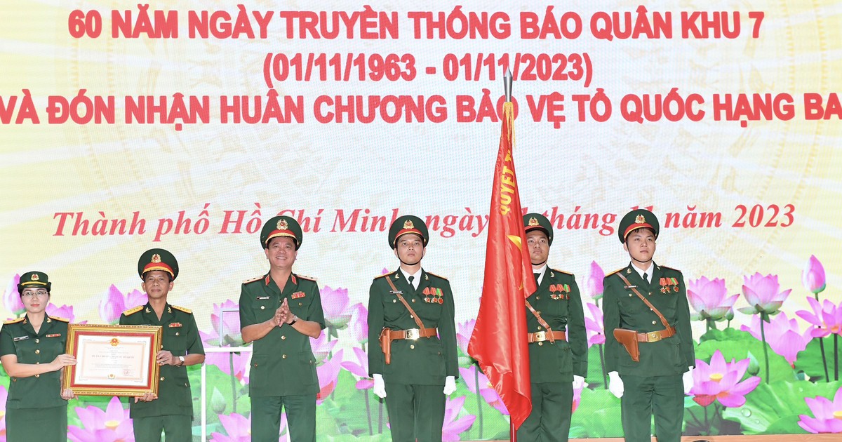 Báo Quân khu 7 vinh dự nhận Huân chương Bảo vệ Tổ quốc hạng Ba