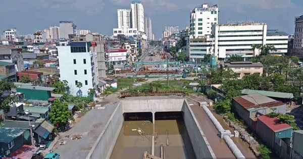 Un tunnel ferroviaire en construction à Hanoi inondé après une tempête