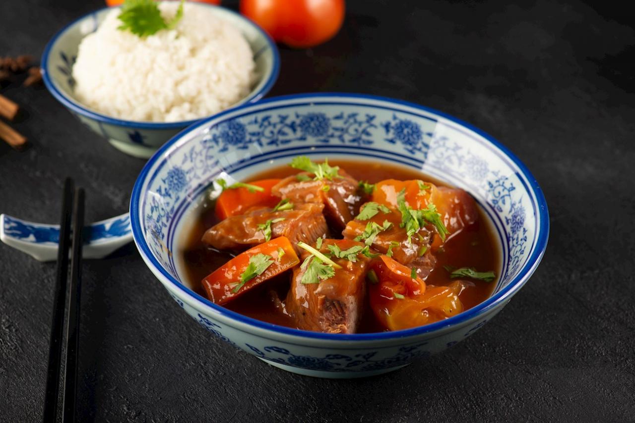 Le ragoût de bœuf était autrefois consommé uniquement au petit-déjeuner, mais aujourd'hui, les convives peuvent le manger à n'importe quel repas de la journée. Photo : TasteAtlas