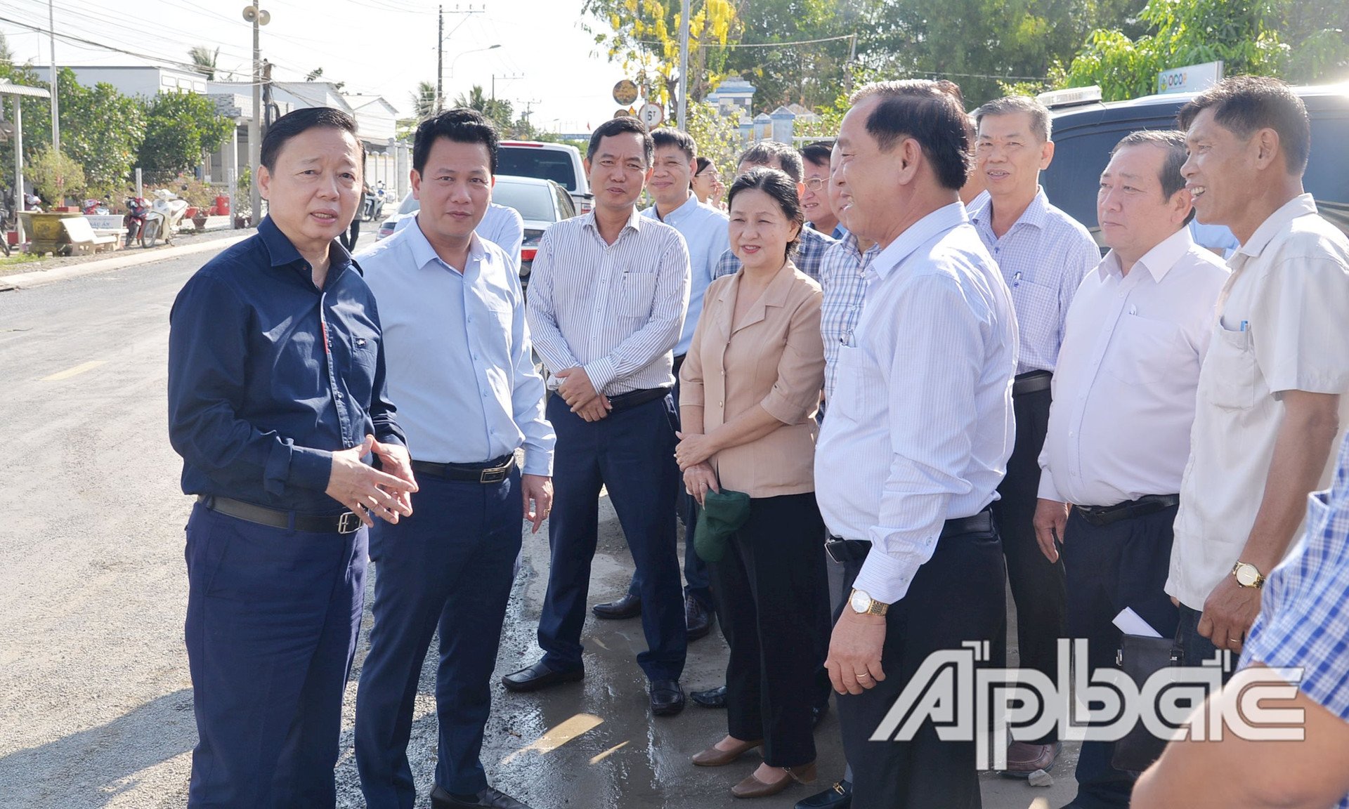 Deputy Prime Minister Tran Hong Ha works with Mekong Delta provinces on drought and salinity prevention and control