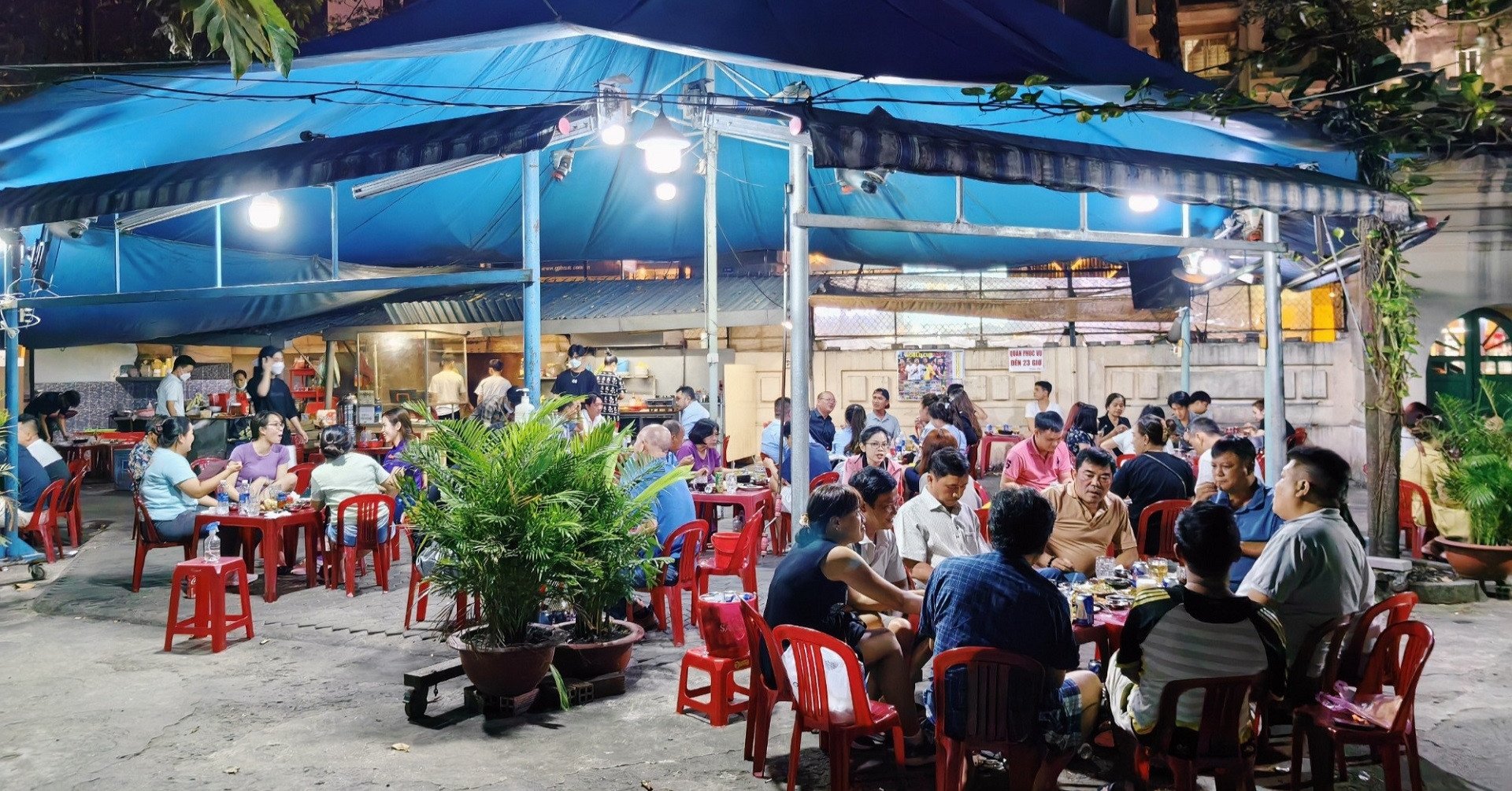 Restaurant with 'chilling' name, customers love it, lining up to enjoy it in Ho Chi Minh City