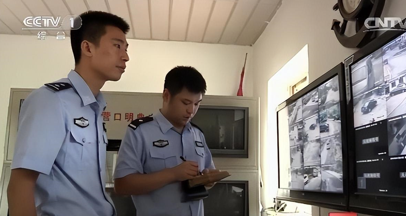 Cặp vợ chồng phát hiện 5,6 tỷ đồng giấu dưới gầm giường không cánh mà bay: Cảnh sát tức tốc vào cuộc điều tra - Ảnh 3.