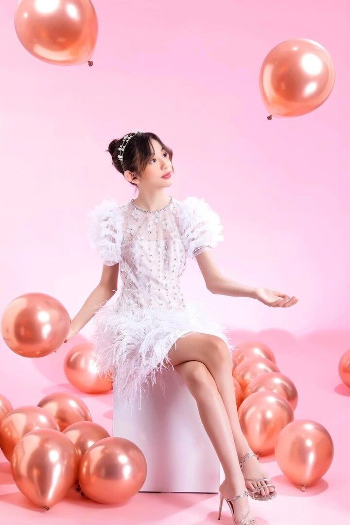 "Chiko được học tập trong môi trường quốc tế từ nhỏ nên tư duy của con là tôn trọng không gian, việc riêng của người khác. Con luôn chủ động trong mọi việc, tôn trọng quyết định của mẹ", Ngọc Diễm cho hay.