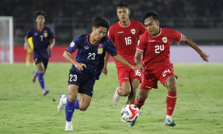 The Indonesian team (red shirt) conceded 3 goals against Laos right at home.