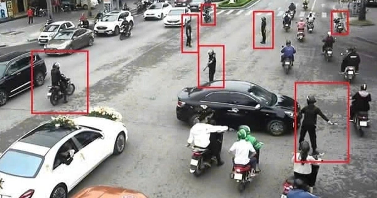 Detained group of bodyguards directing traffic for luxury cars going to wedding in Thanh Hoa