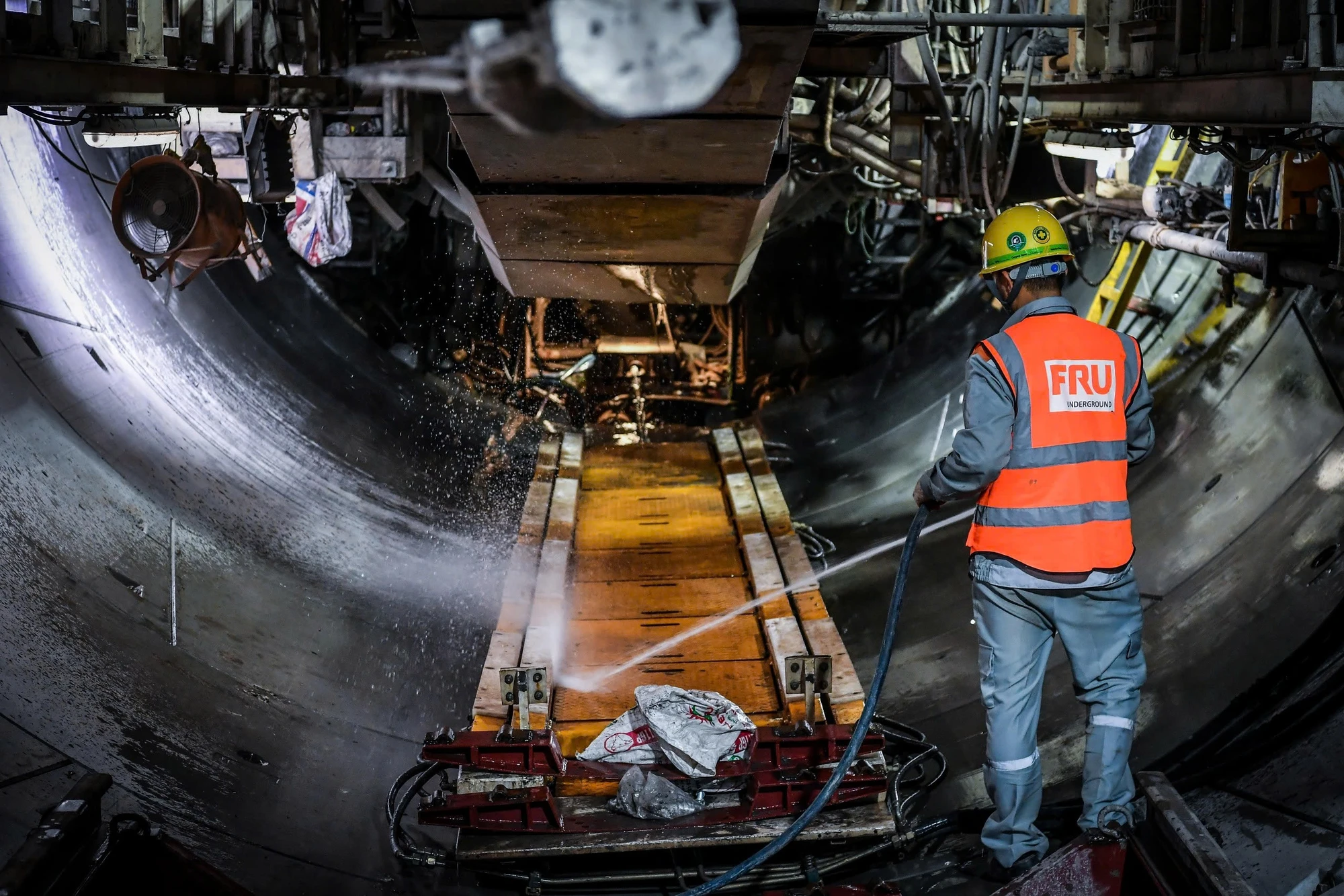 【写真】ニョンハノイ地下鉄駅の地下トンネルを掘るTBMロボットの30日間の写真19