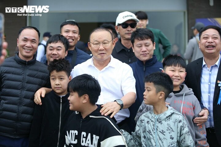 Dies ist die erste Stelle im professionellen Fußball für den koreanischen Trainer, nachdem er die vietnamesische Nationalmannschaft verlassen hat.