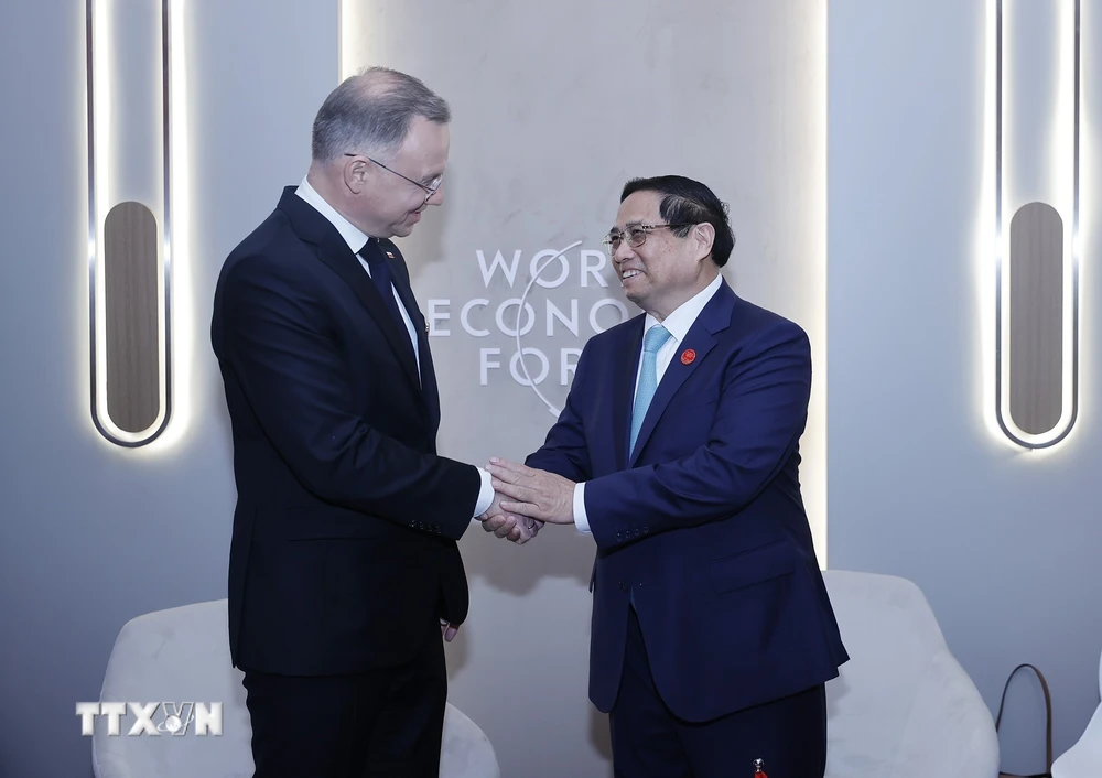 Premierminister Pham Minh Chinh trifft sich mit dem polnischen Präsidenten Andrzej Sebastian Duda. Foto: Duong Giang/VNA