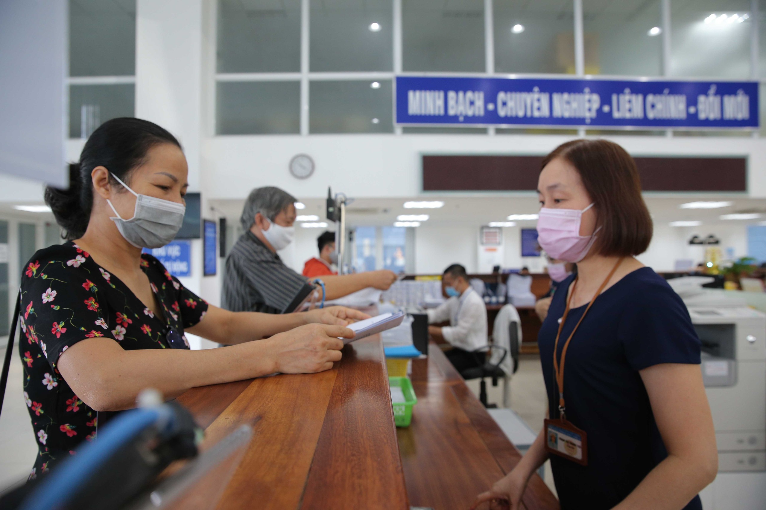 Bộ Tài chính đề xuất nợ thuế từ 10 triệu đồng trở lên bị hoãn xuất cảnh- Ảnh 1.