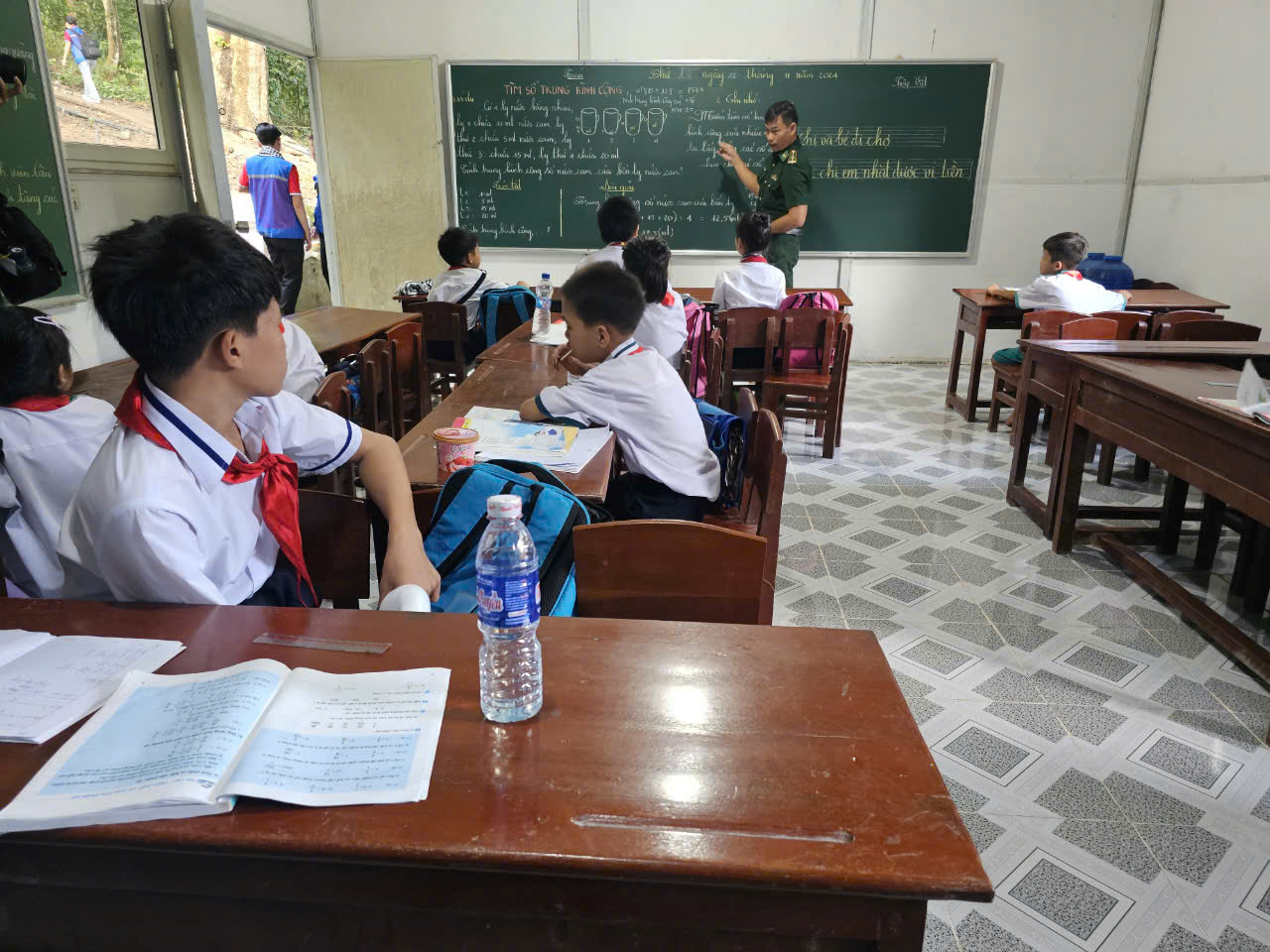 NGHĨA TÌNH TP HCM, VÌ BIỂN ĐẢO THÂN YÊU(*): Thầy giáo 
