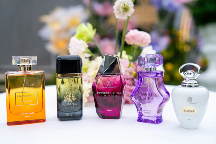 La collection de parfums Laura Sunshine de Nhat Kim Anh a été officiellement lancée après une longue période de préparation.