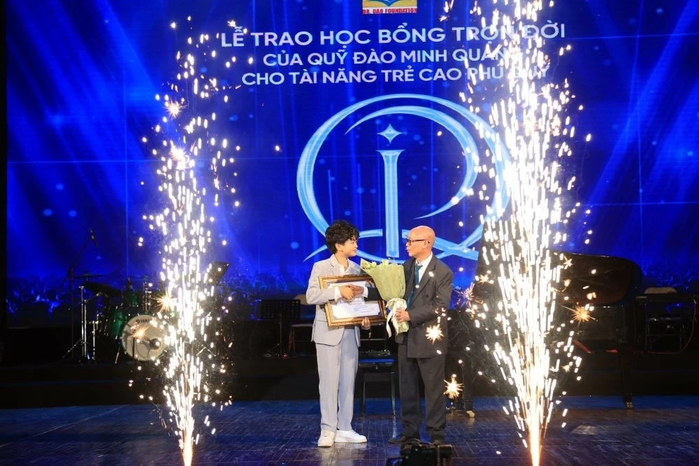 Quỹ từ thiện Đức Đào Minh Quang lần đầu trao học bổng trọn đời cho tài năng trẻ Việt