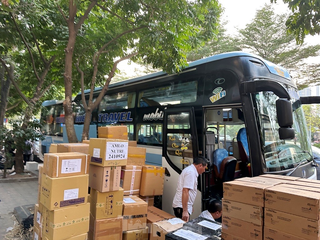 Close-up of the 900 meter long street with 11 bus offices whose licenses have just been proposed to be revoked photo 6