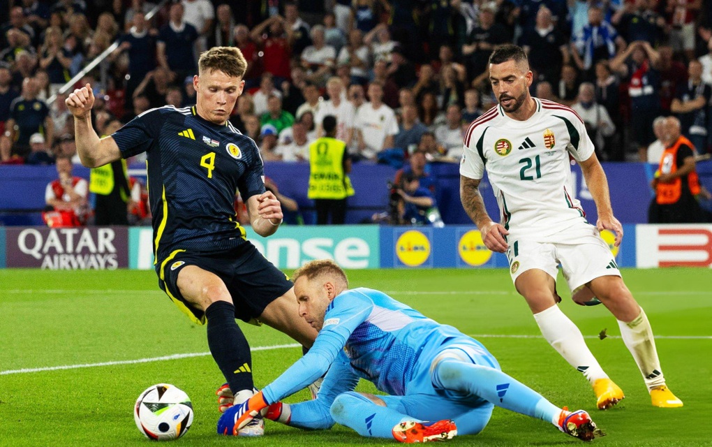 Hungary hạ Scotland bởi pha lập công ở phút bù giờ thứ 10 - 2