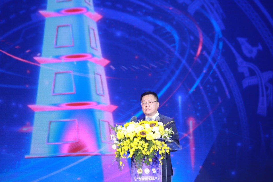 Chairman of the Vietnam Journalists Association Le Quoc Minh, Chairman of the National Press Awards Council, spoke at the ceremony.