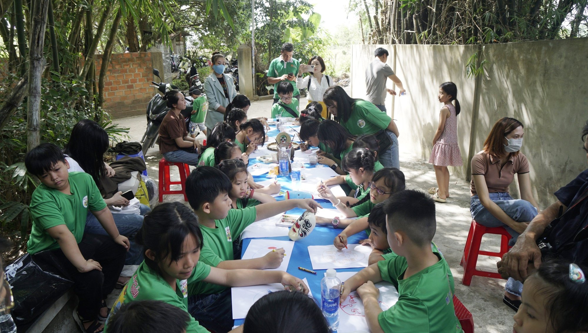 Học sinh tiểu học trên địa bàn TX.An Nhơn tham gia các hoạt động tại Nhà lưu niệm thi sĩ Yến Lan