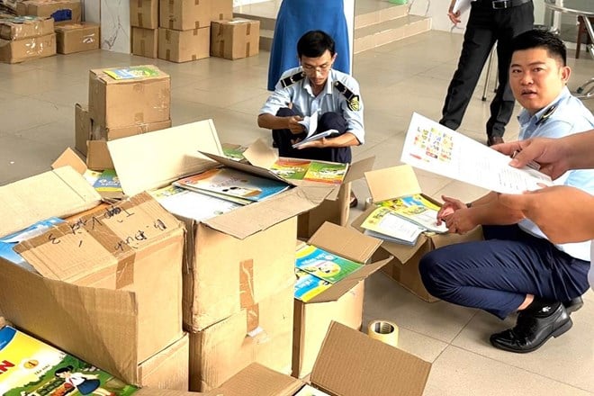 Plus de 33 000 manuels scolaires portant des traces de contrefaçon découverts à Dong Nai