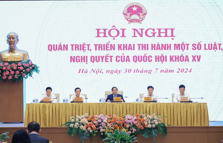 Thủ tướng chủ trì hội nghị - Ảnh: VGP/NHẬT BẮC