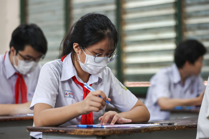 Am 6. Juni legen Kandidaten in Ho-Chi-Minh-Stadt die Aufnahmeprüfung für die 10. Klasse der öffentlichen Schule an der Trung Vuong High School im Bezirk 1 ab. Foto: Quynh Tran