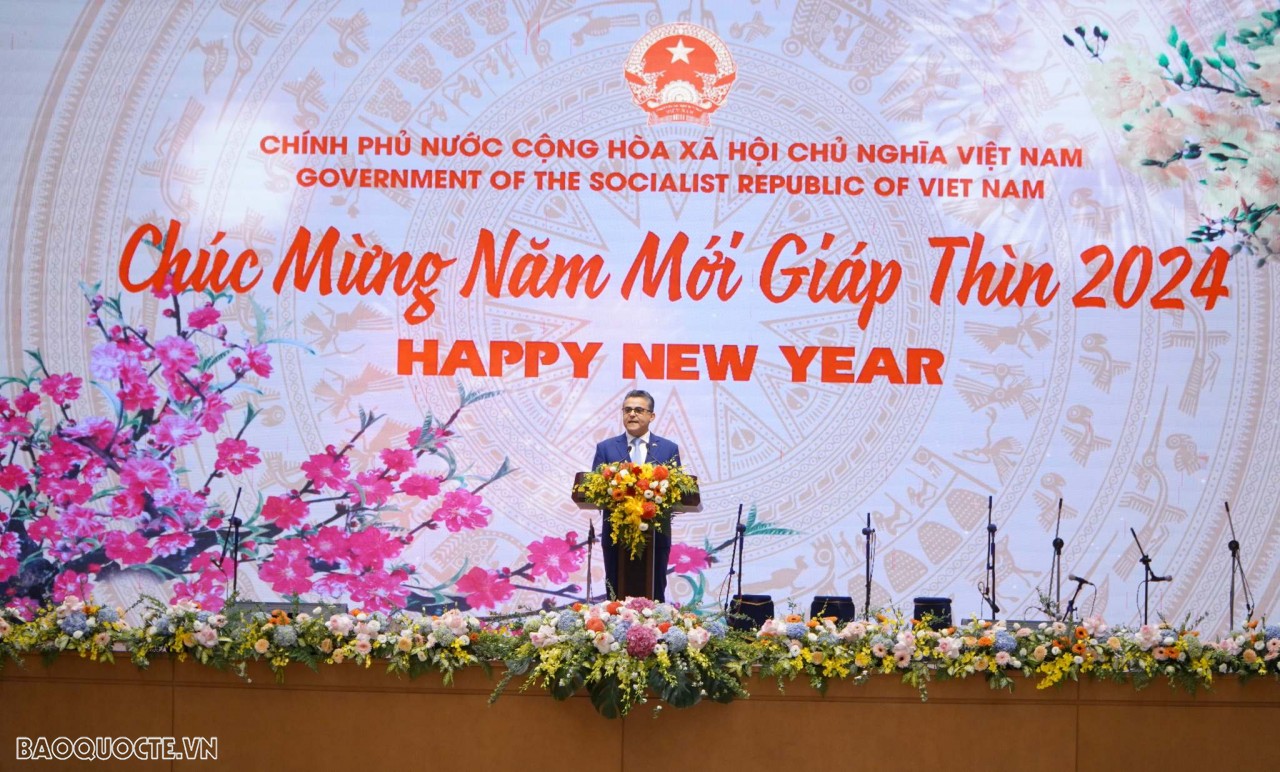 Thủ tướng Chính phủ Phạm Minh chính gặp mặt Đoàn Ngoại giao nhân dịp Tết Giáp Thìn 2024