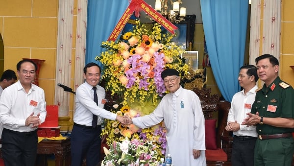 Đạo Cao Đài đồng tâm hành đạo theo phương châm "Nước vinh, Đạo sáng"