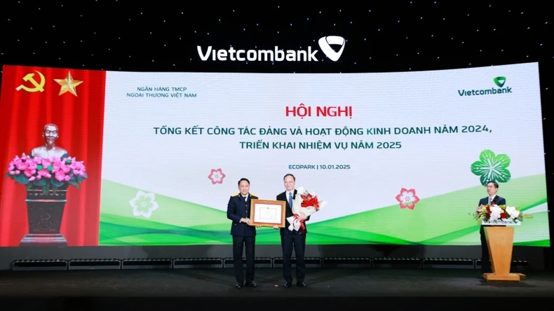 ធនាគារ Vietcombank នាំមុខយ៉ាងរឹងមាំ ទម្លាយរូបភាពសញ្ញាពណ៌បៃតង 2