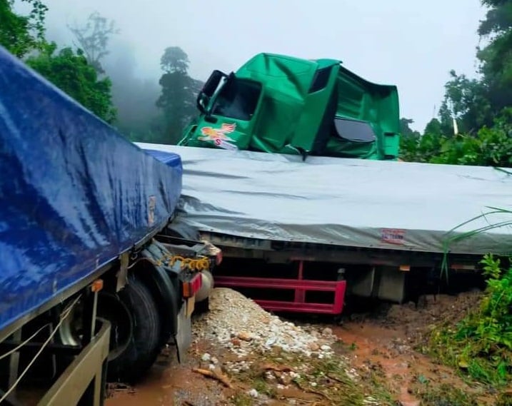 Sạt lở QL 8 ở Lào: Một tài xế container người Hà Tĩnh tử vong - Ảnh 2.