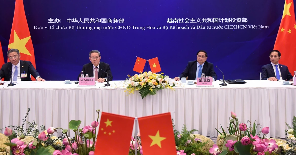 [Foto] Premierminister Pham Minh Chinh und Premierminister Li Qiang nehmen am Vietnam-China-Wirtschaftsforum teil