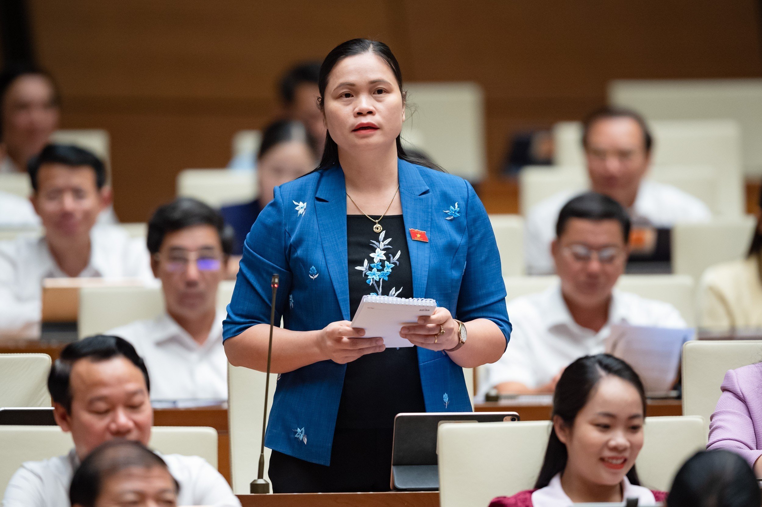 Dialog – Minister Hau A Lenh spricht über seine größte Sorge, als er zum ersten Mal auf dem heißen Stuhl sitzt (Foto 3).